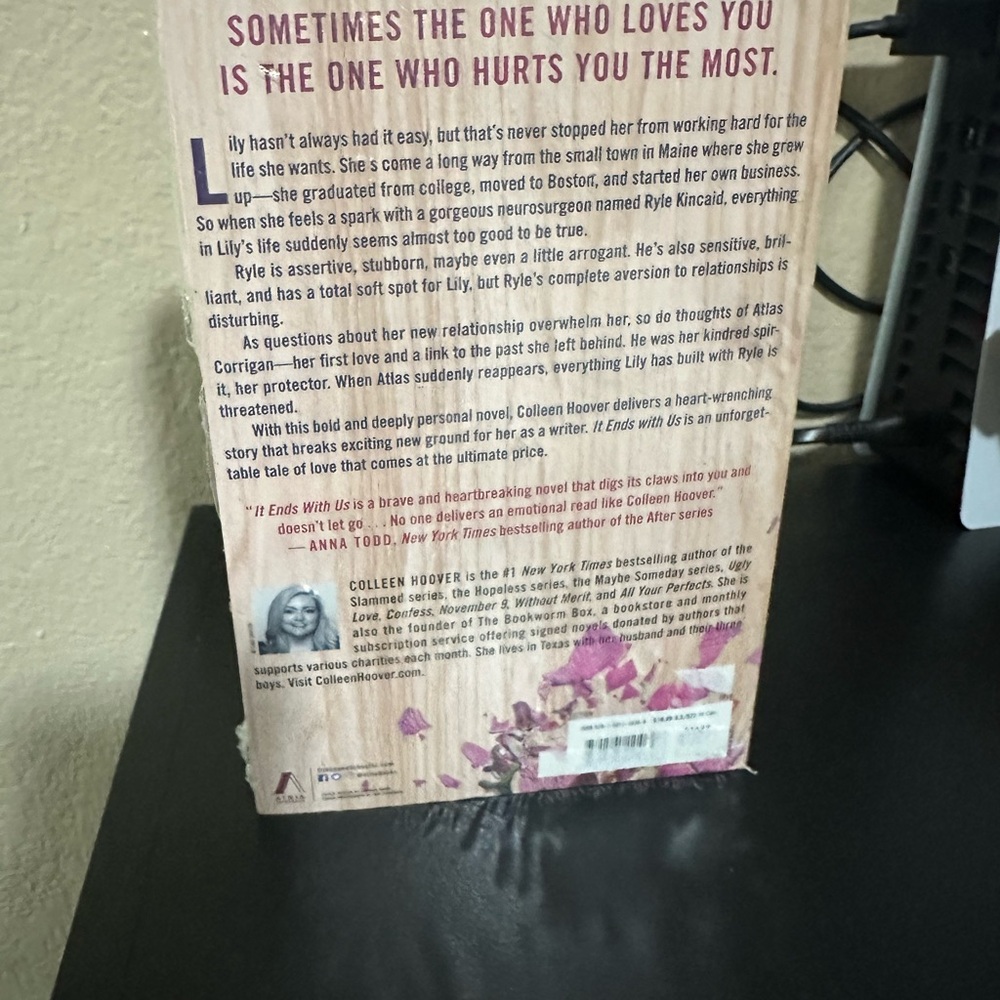 Book Set - It Ends With Us & It Starts With Us - Picture 3 of 4